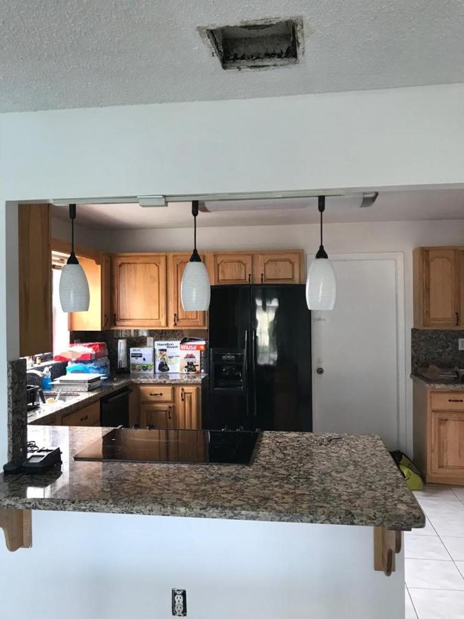 82-10Sw 135Av Villa Miami Exteriör bild
