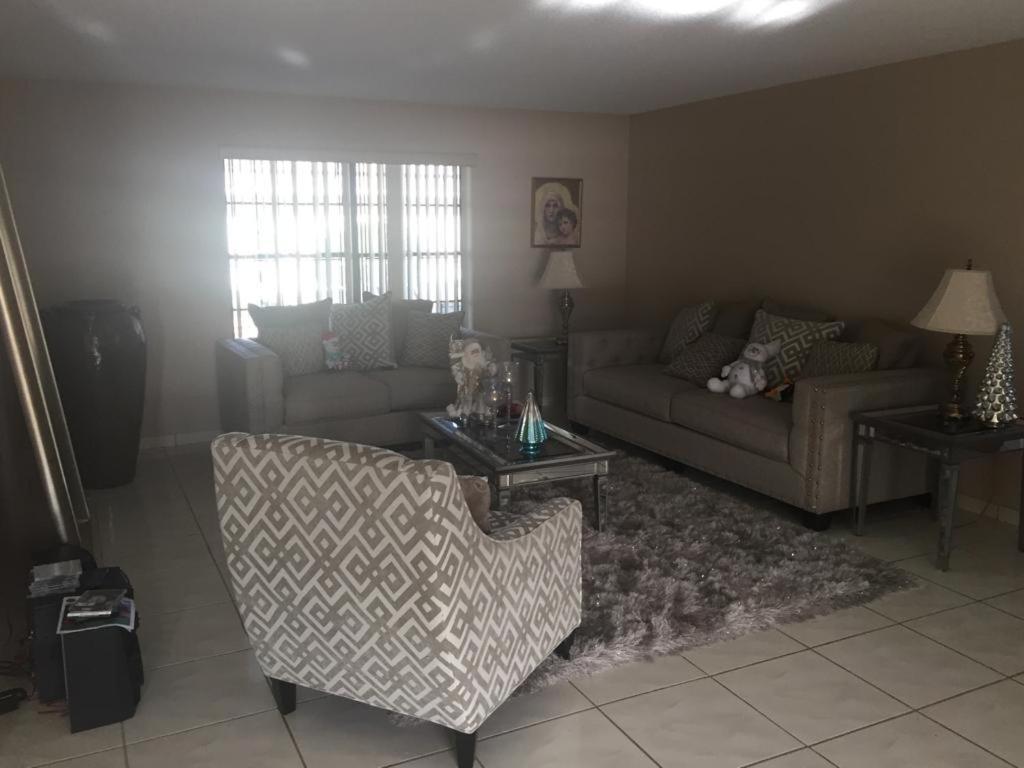 82-10Sw 135Av Villa Miami Exteriör bild