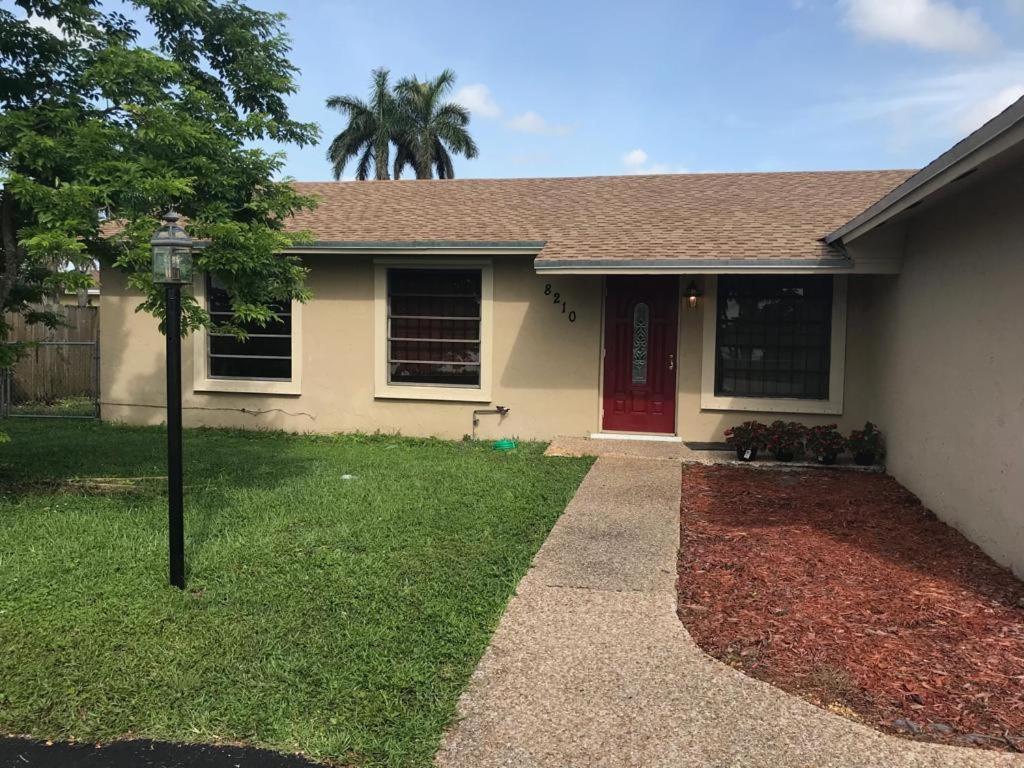 82-10Sw 135Av Villa Miami Exteriör bild
